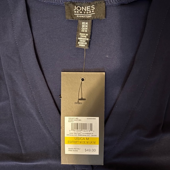 Lovely navy sleeveless top. Jones NY. NWT. Size M - Picture 2 of 6